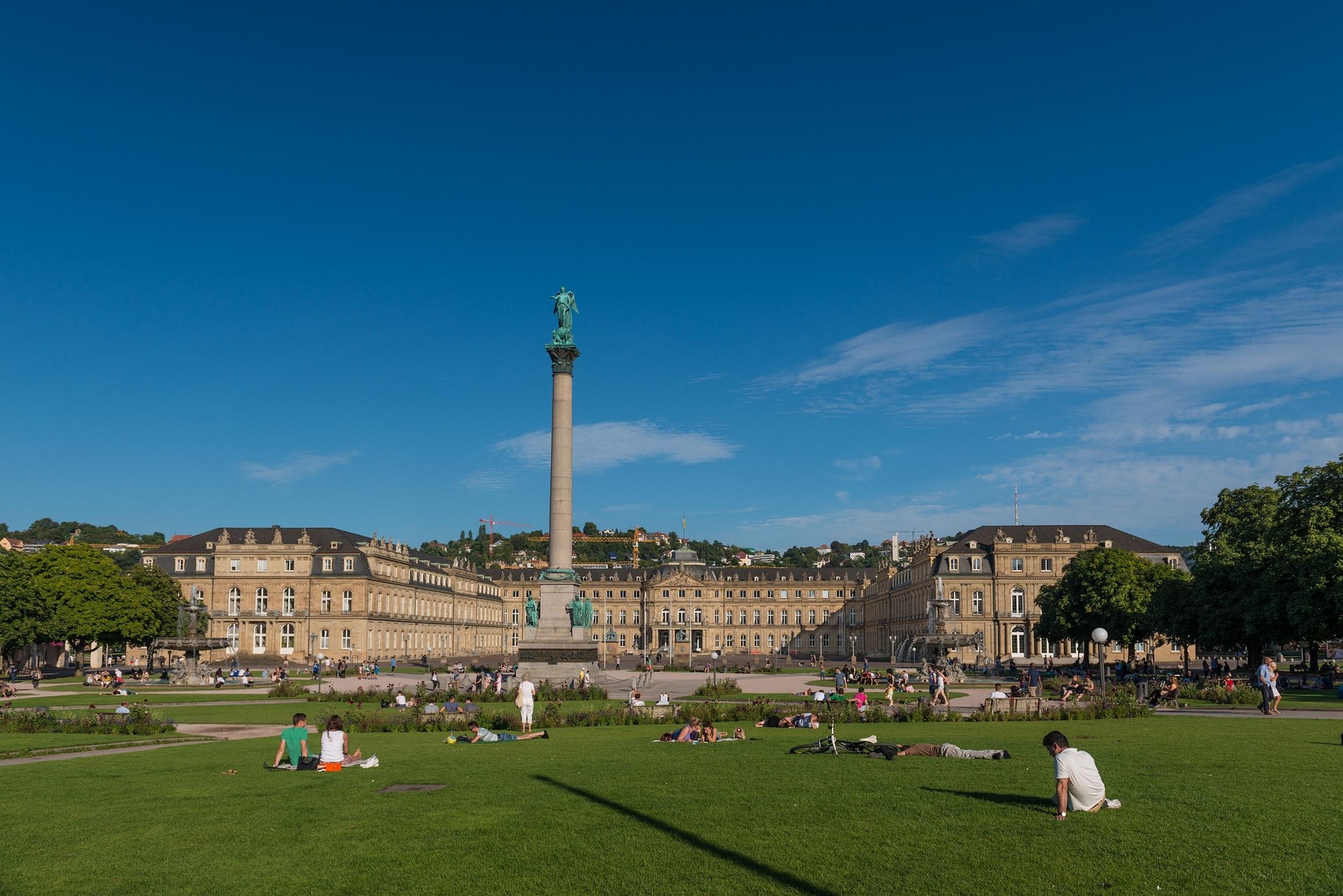 Stuttgart , Blick auf Schloßplatz und Neues Schloss.
